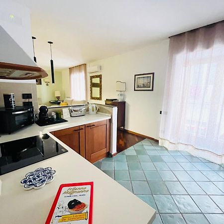 Re Gallo Luxury Apartment Plebiscito In Via Chiaia Naples Extérieur photo