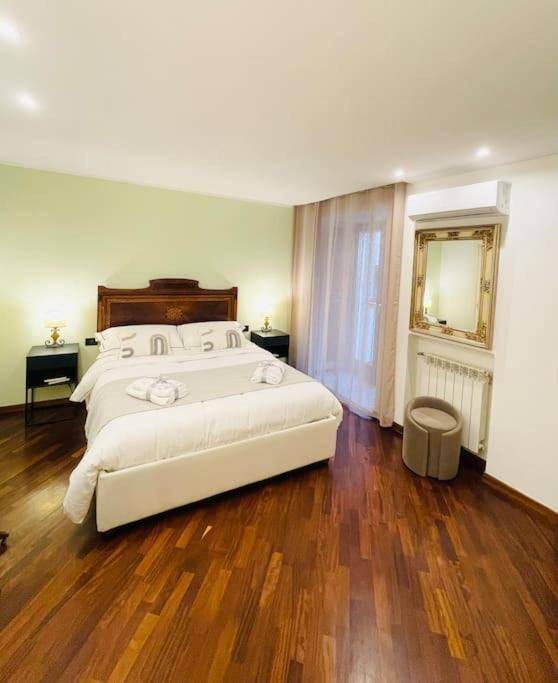Re Gallo Luxury Apartment Plebiscito In Via Chiaia Naples Extérieur photo