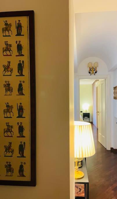 Re Gallo Luxury Apartment Plebiscito In Via Chiaia Naples Extérieur photo