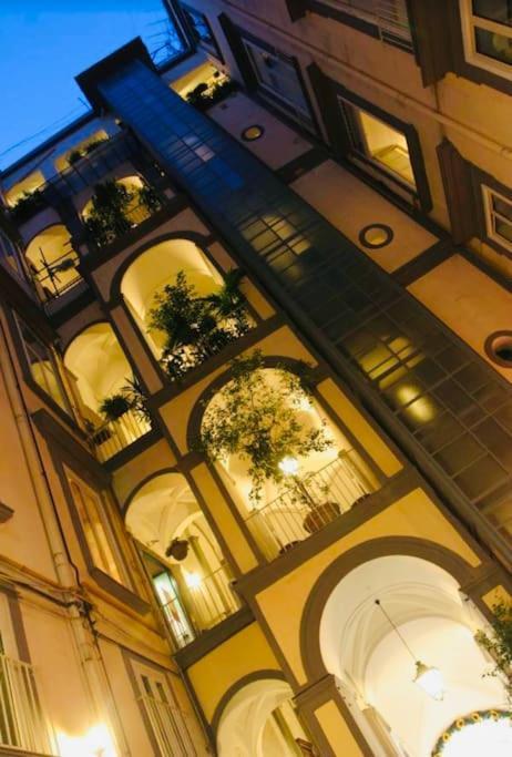 Re Gallo Luxury Apartment Plebiscito In Via Chiaia Naples Extérieur photo