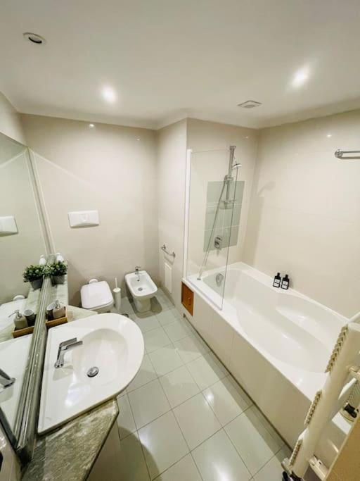Re Gallo Luxury Apartment Plebiscito In Via Chiaia Naples Extérieur photo
