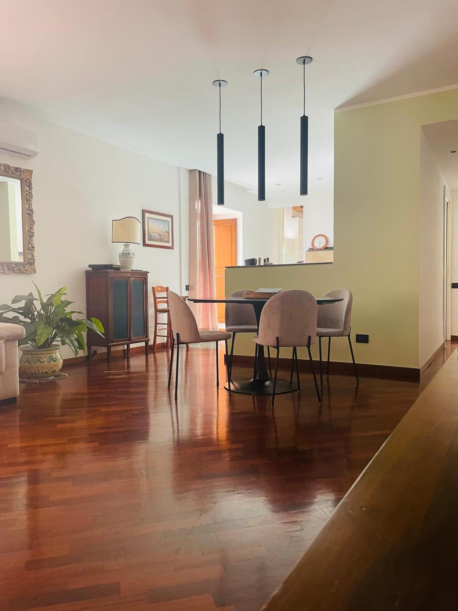Re Gallo Luxury Apartment Plebiscito In Via Chiaia Naples Extérieur photo