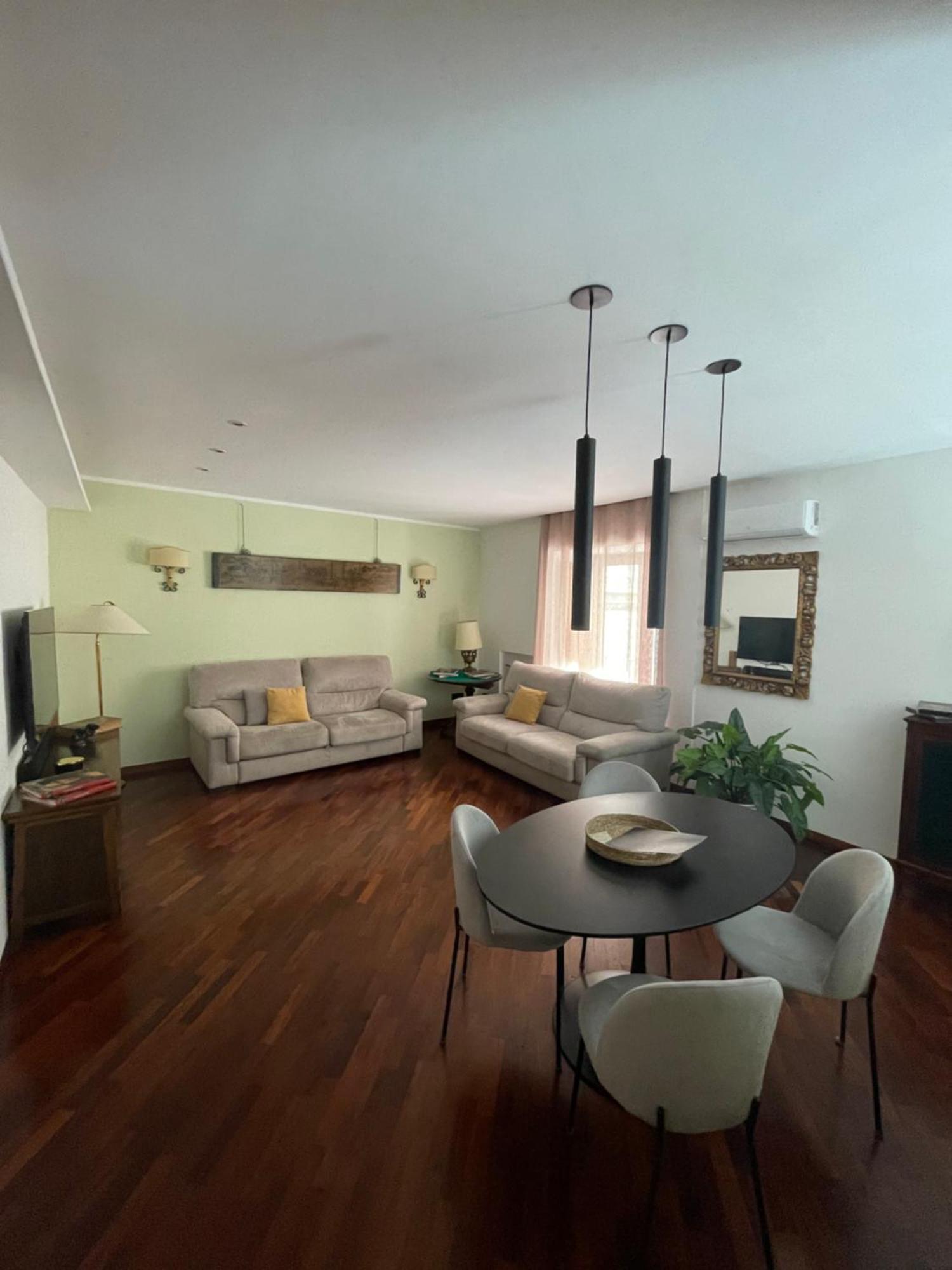 Re Gallo Luxury Apartment Plebiscito In Via Chiaia Naples Extérieur photo